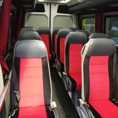 19 fős busz