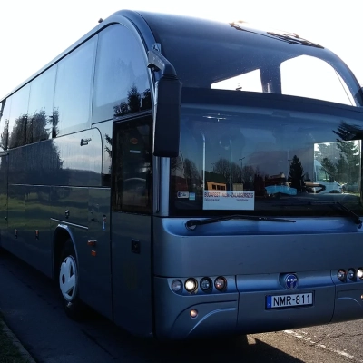 59 fős busz