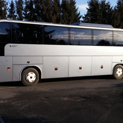 59 fős busz