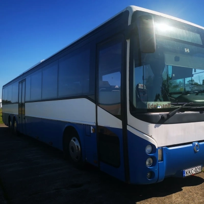 69 fős busz
