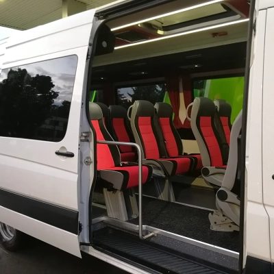 19 fős busz